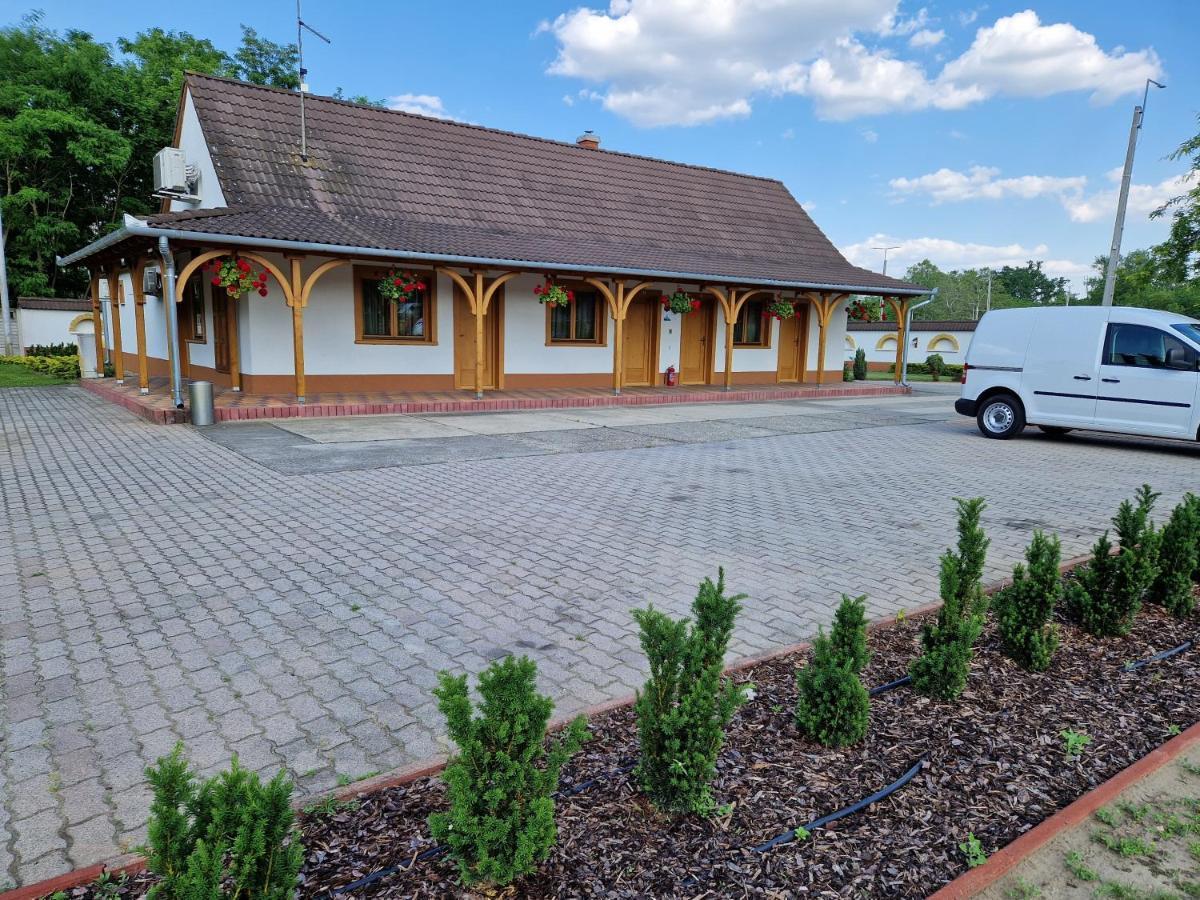 Csalanosi Vendeghaz Hotell Kecskemét Eksteriør bilde