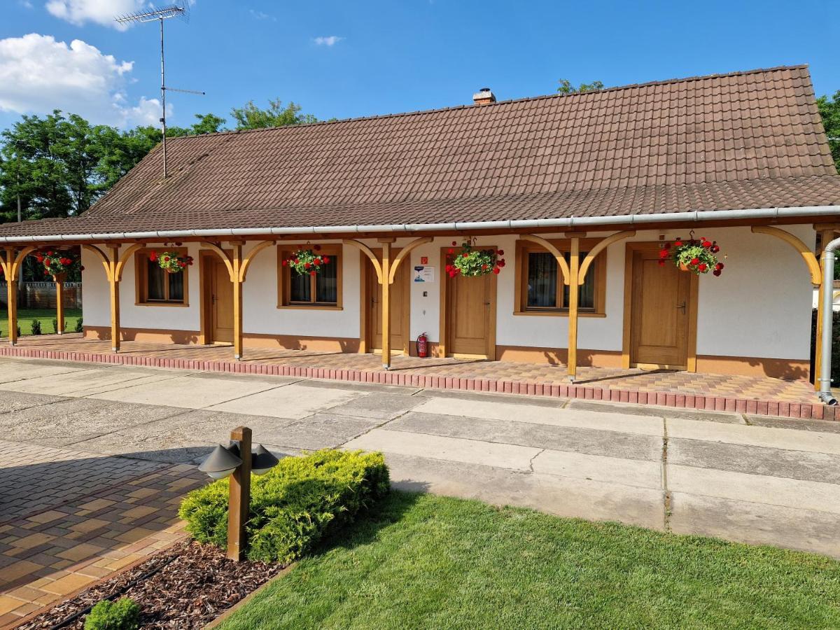 Csalanosi Vendeghaz Hotell Kecskemét Eksteriør bilde